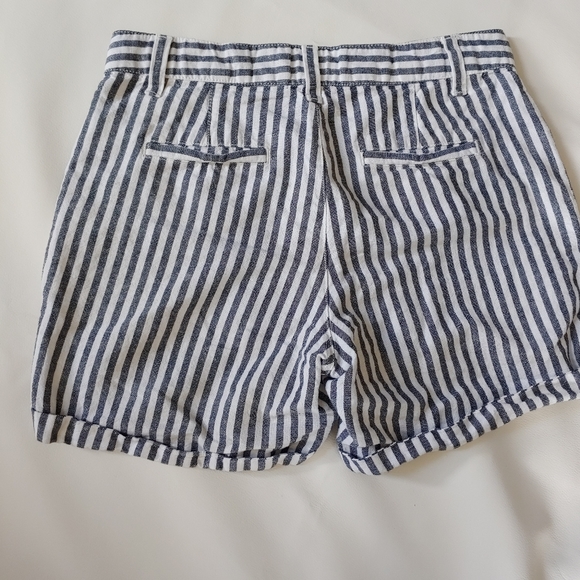 GAP Linen Blend girlfriend Chino shorts - Picture 9 of 10